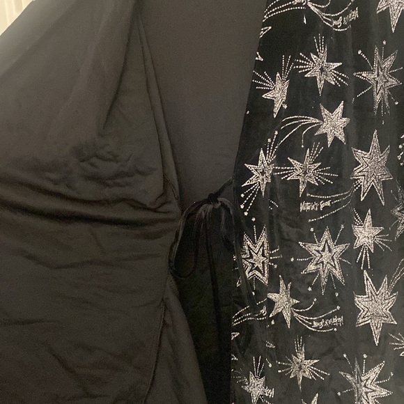 Victoria’s Secret Velvet Star Robe - Picture 5 of 8